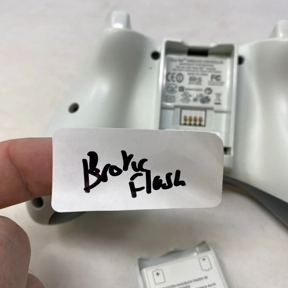 Microsoft‎ Xbox 360 Wireless Controller White X801769-004 For Parts or Repair